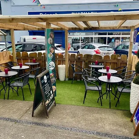 6 New Street 2 * Bantry